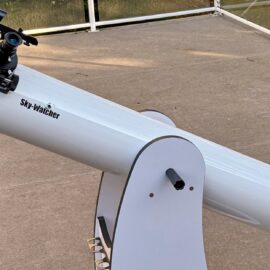 Side view of the tube, focuser, finder and base