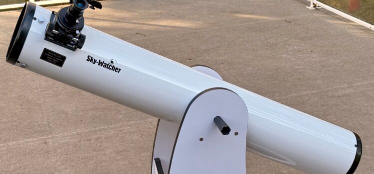 Side view of the tube, focuser, finder and base